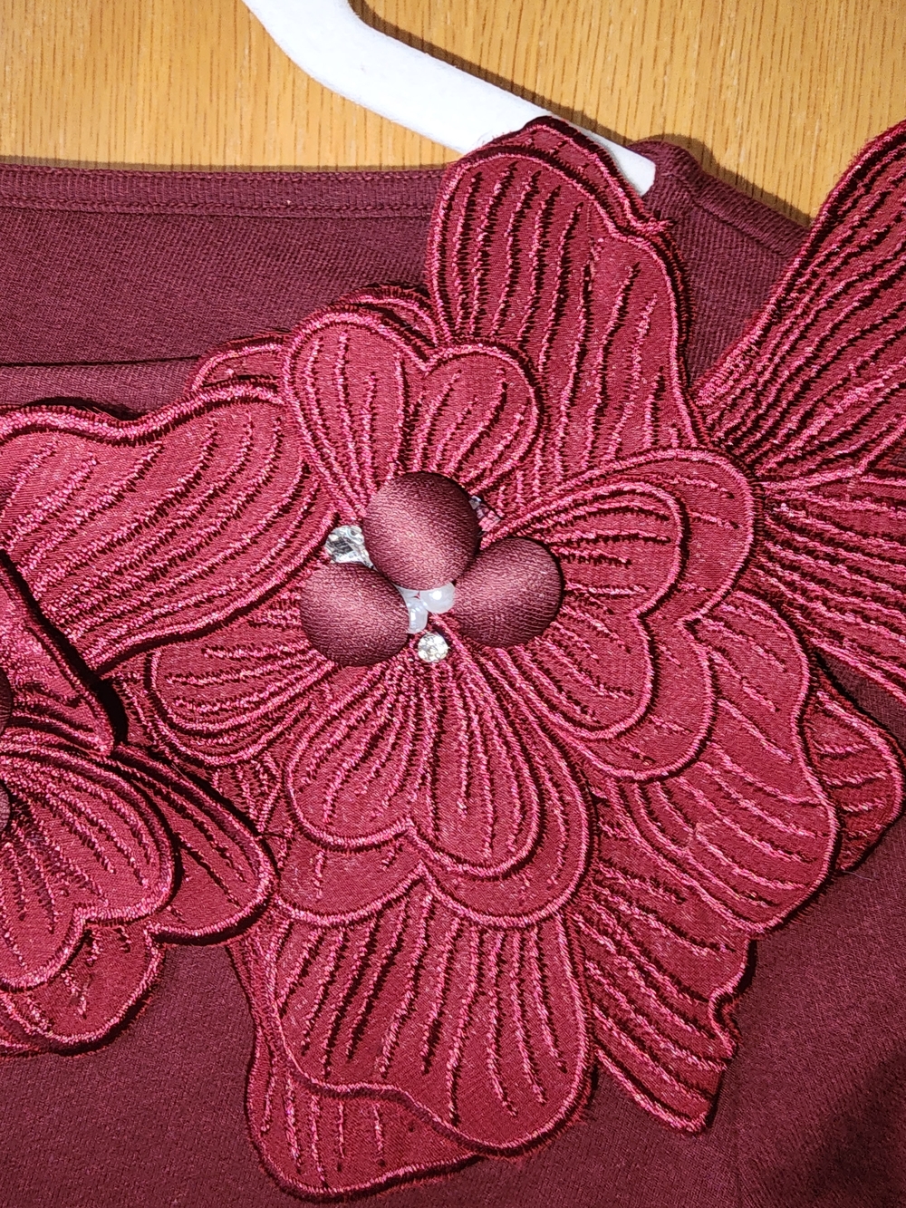 MWT $32 Commense One-Shoulder Floral Appliqué Top - Burgundy X-Small - Picture 5 of 7